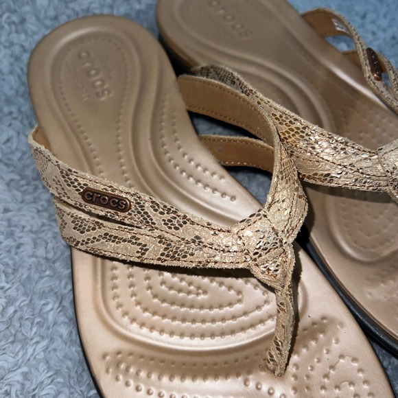 Crocs Sanrah Liquid Metallic Wedge Sandals Womens Size 9 Gold Snake Print 205478 - Picture 3 of 13